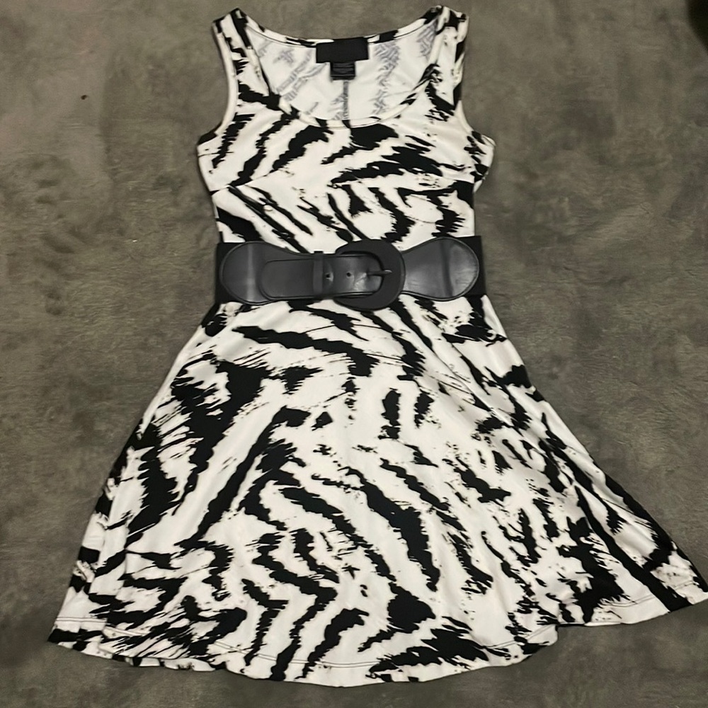 KK Collection      Summer Dress w/side pockets & detachable Belt.
